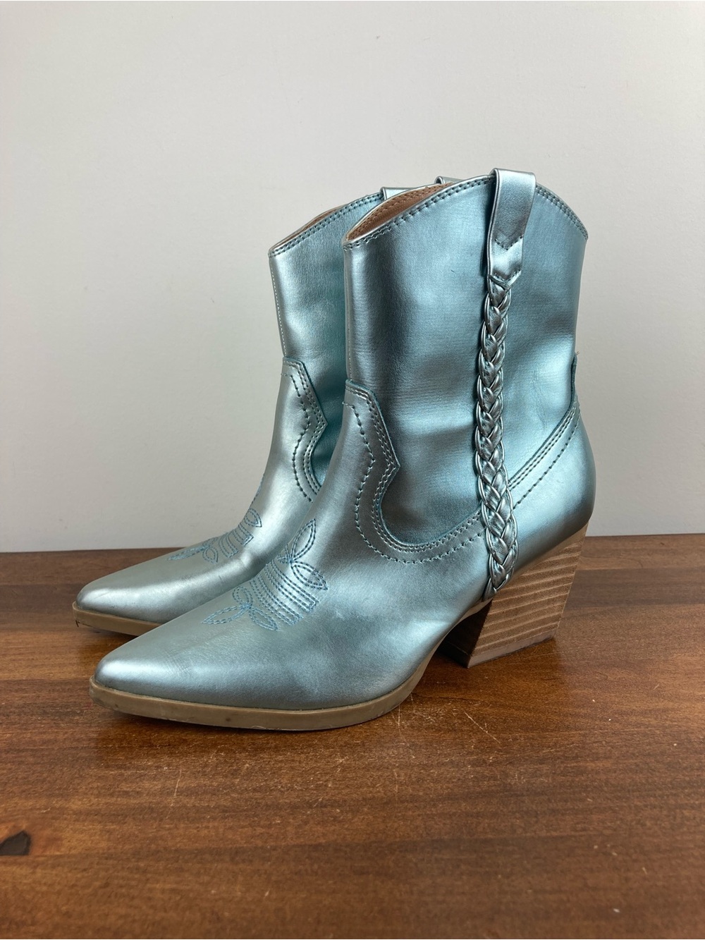DV Dolce Vita Boots Karyn Blue Faux Leather Pointed Toe Western Women’s Size 6.